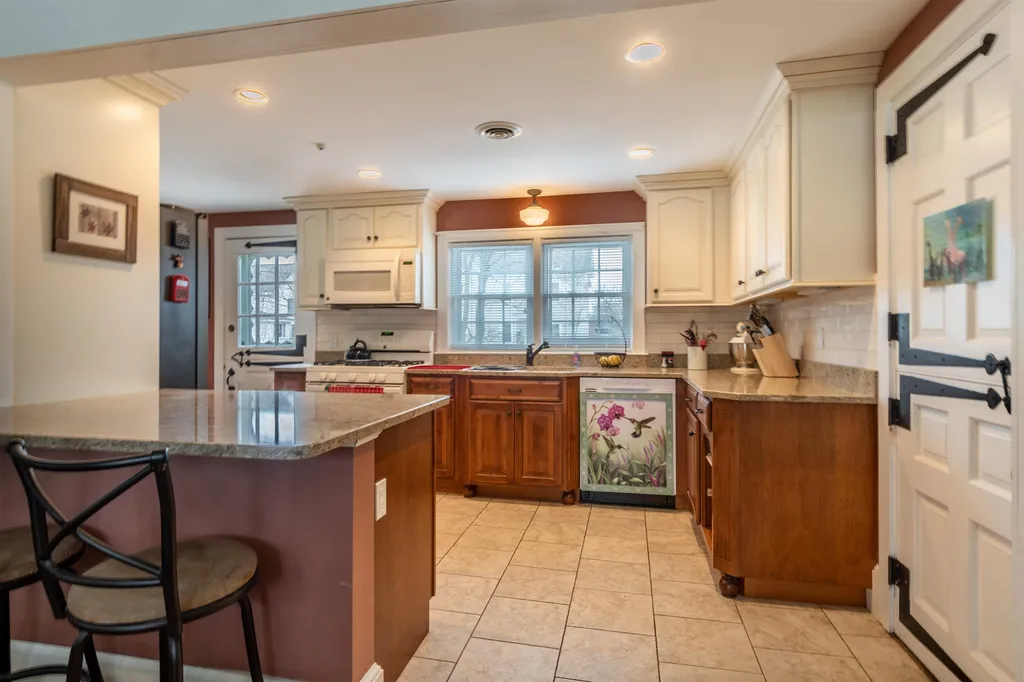 44 Cushing Avenue Nashua NH 03064
