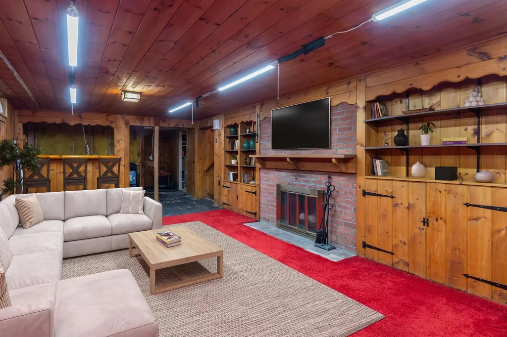 44 Cushing Avenue Nashua NH 03064