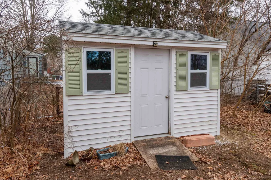 44 Cushing Avenue Nashua NH 03064