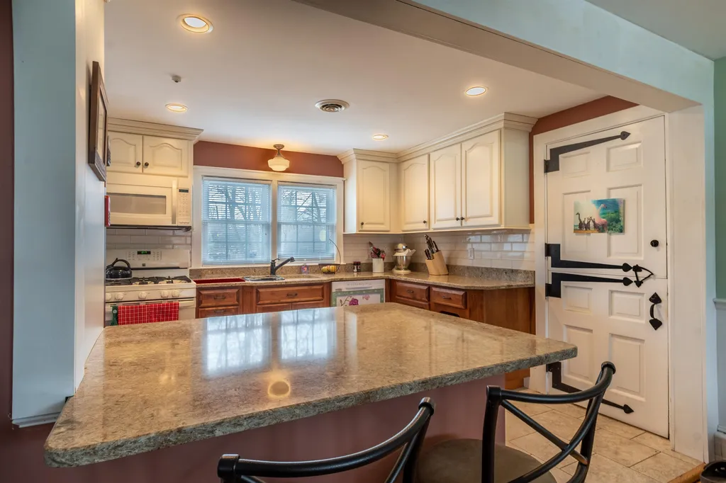 44 Cushing Avenue Nashua NH 03064