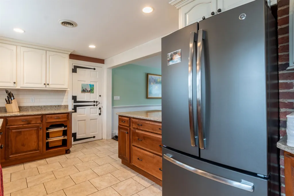 44 Cushing Avenue Nashua NH 03064
