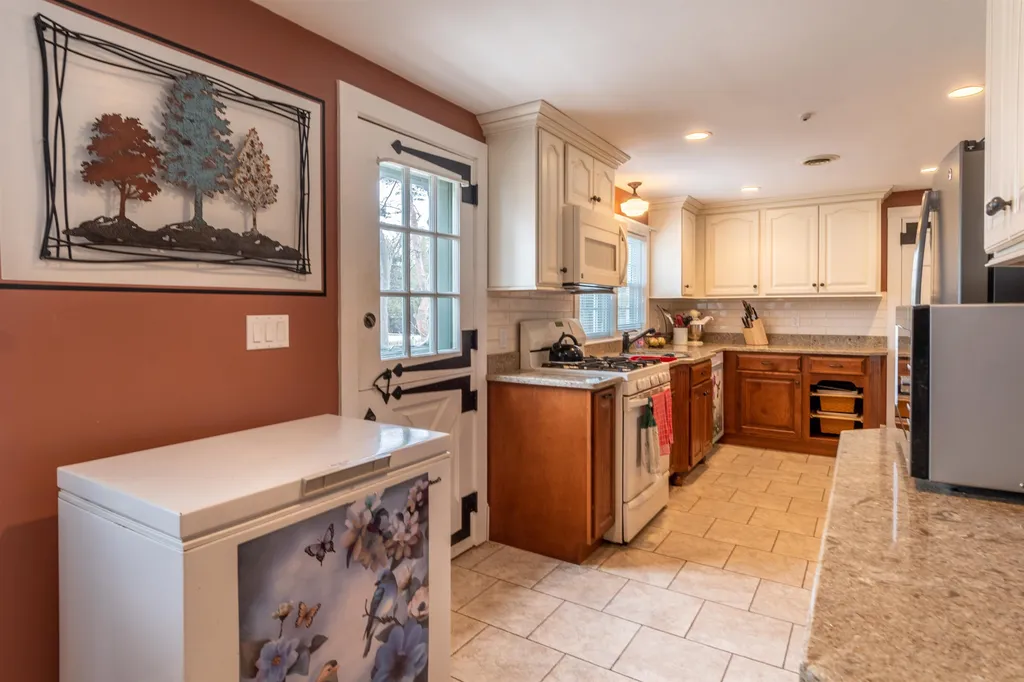 44 Cushing Avenue Nashua NH 03064