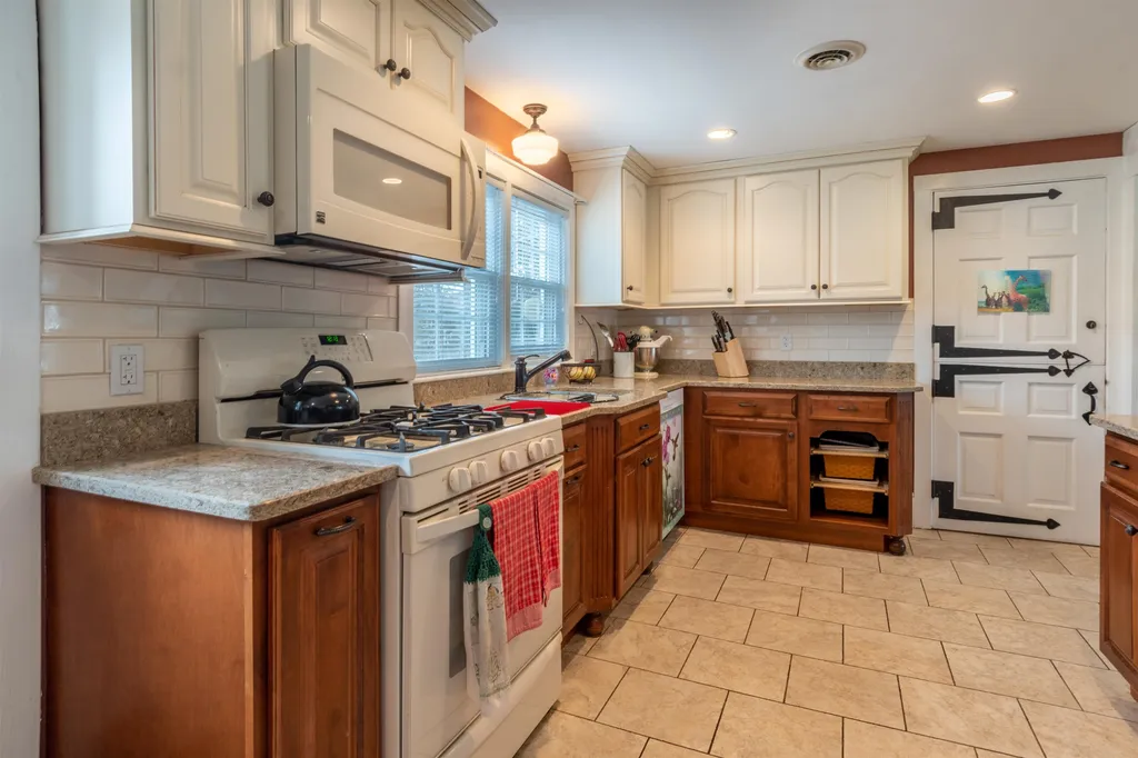 44 Cushing Avenue Nashua NH 03064