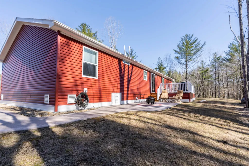 11 Blaine Court Rochester NH 03867