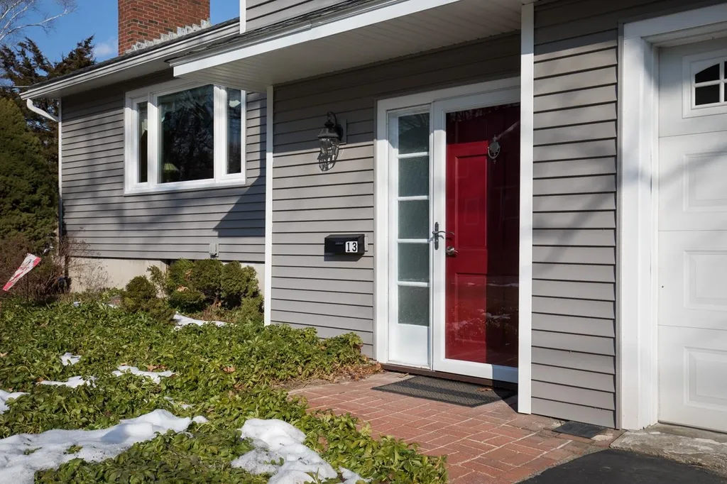 13 Wingate Street Hampton NH 03842-1133