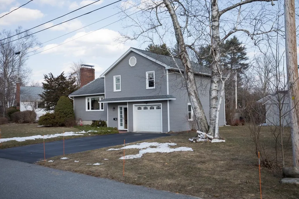 13 Wingate Street Hampton NH 03842-1133