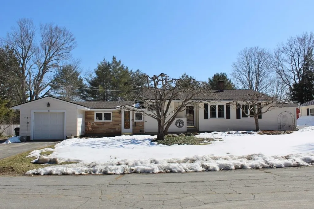 4 Edgewood Road Springfield VT 05156