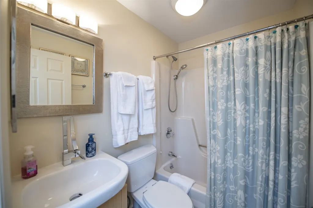 105 Williams Lane Hartford VT 05059