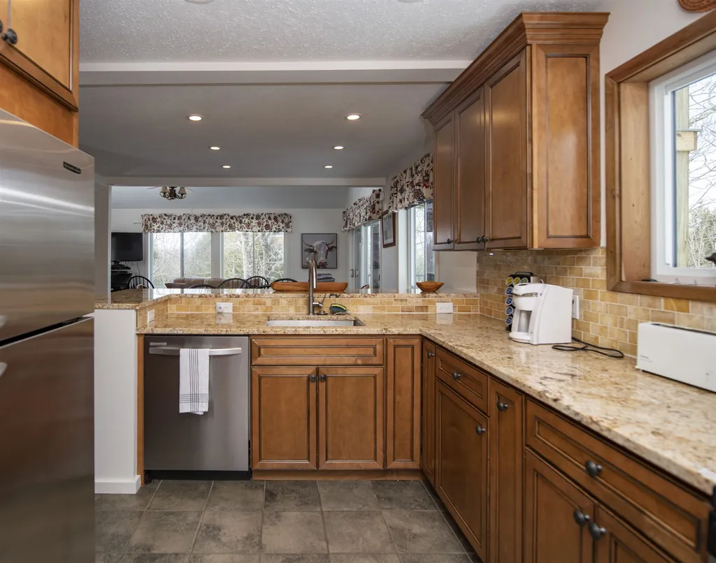105 Williams Lane Hartford VT 05059