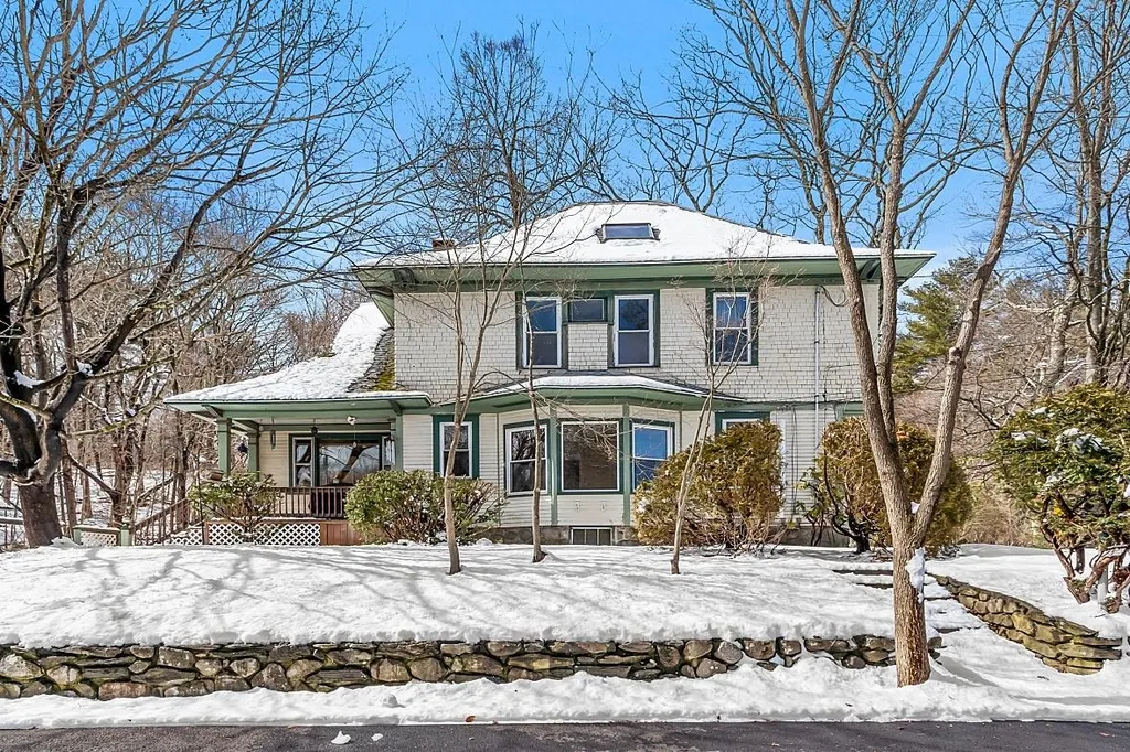 41 Brady Avenue Salem NH 03079