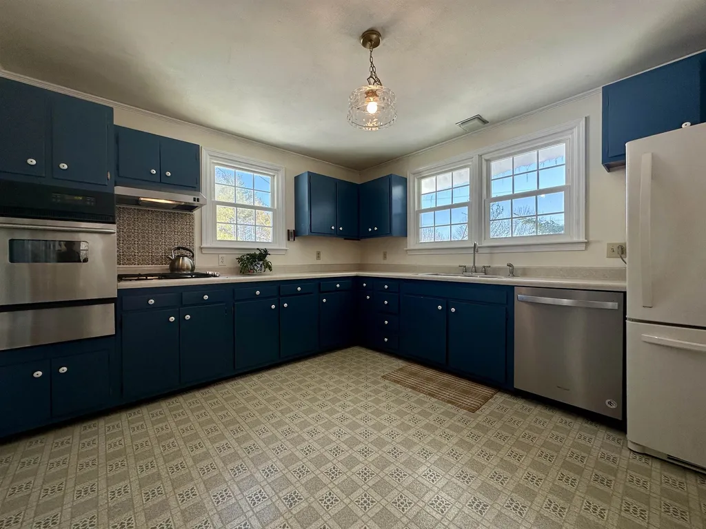 17 Stagecoach Lane Sunapee NH 03782