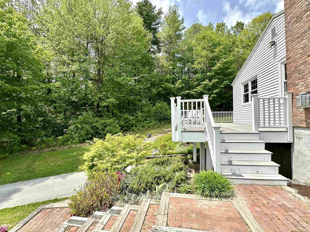 17 Stagecoach Lane Sunapee NH 03782