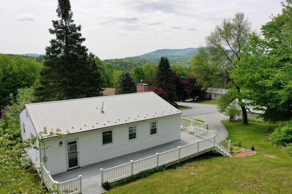 17 Stagecoach Lane Sunapee NH 03782
