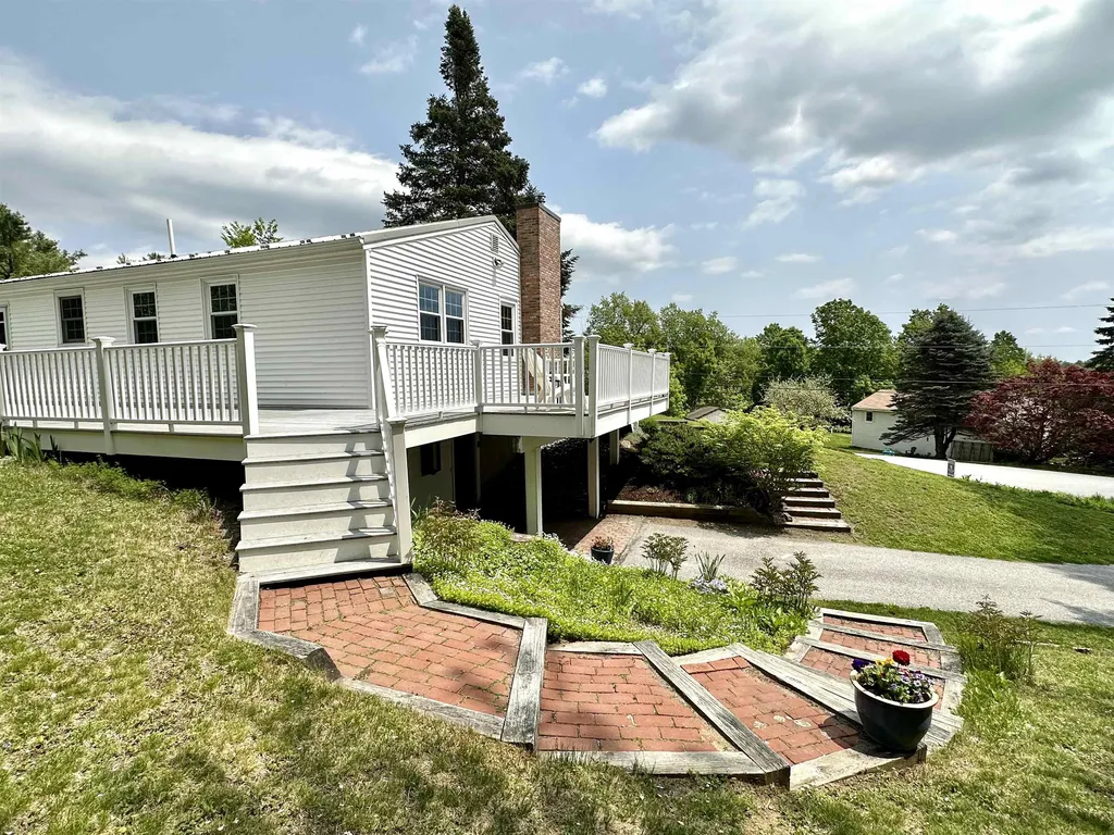 17 Stagecoach Lane Sunapee NH 03782