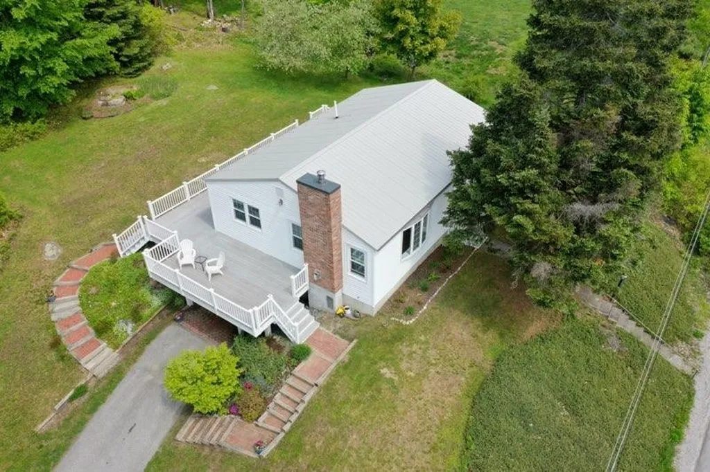 17 Stagecoach Lane Sunapee NH 03782