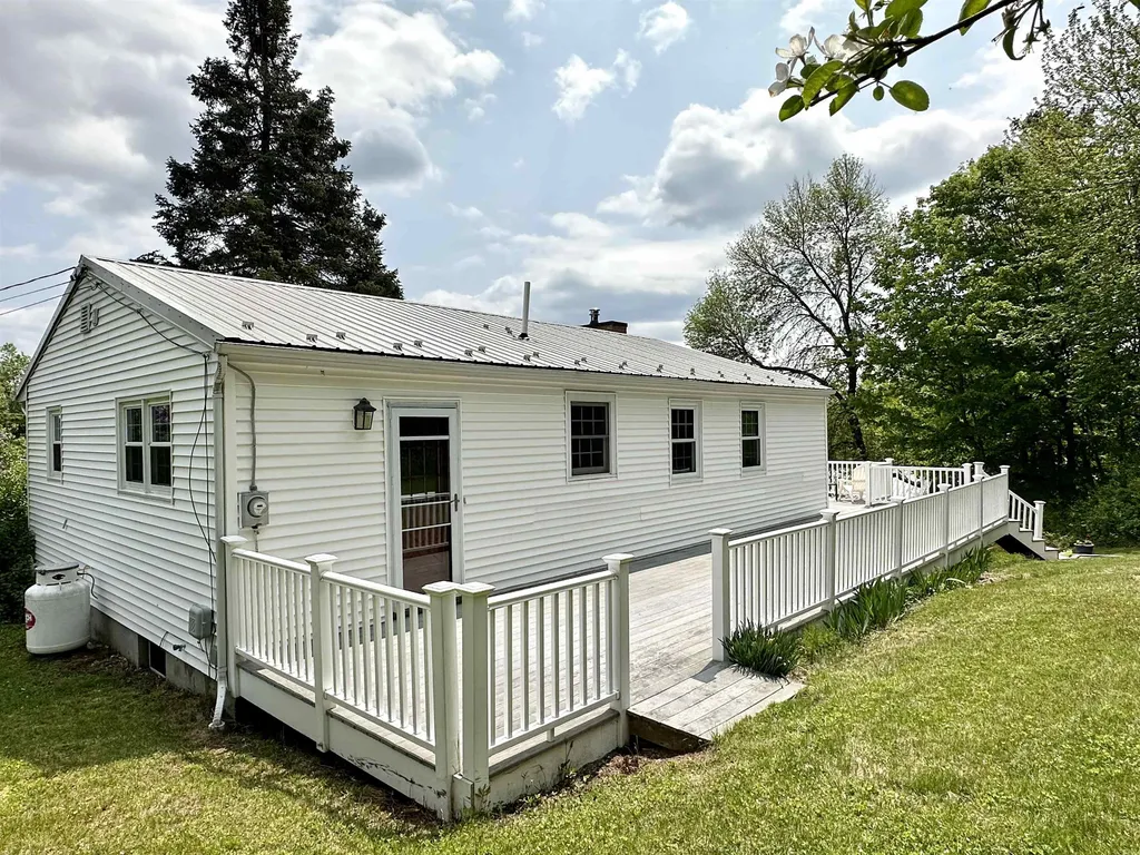 17 Stagecoach Lane Sunapee NH 03782