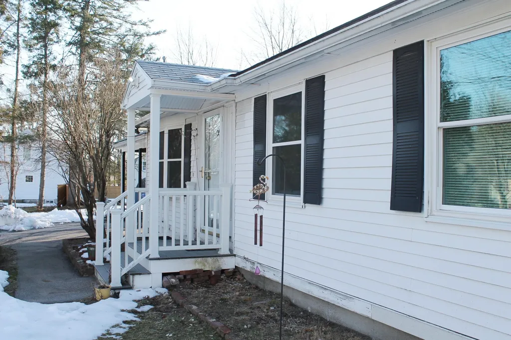 959 Island Pond Road Manchester NH 03109