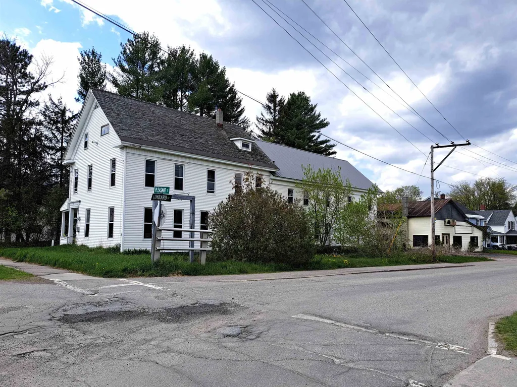 25 Pleasant Street, Colebrook NH Real Estate Listing MLS 4946160 Teamner