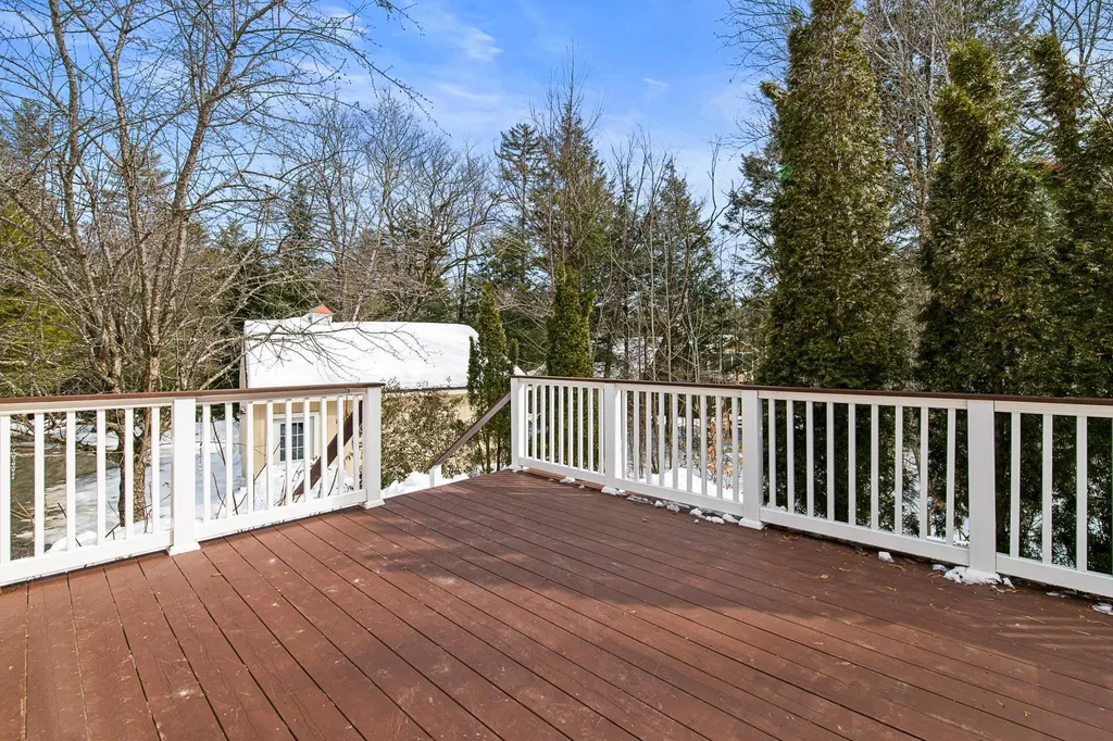 137 Pingree Road New London NH 03257