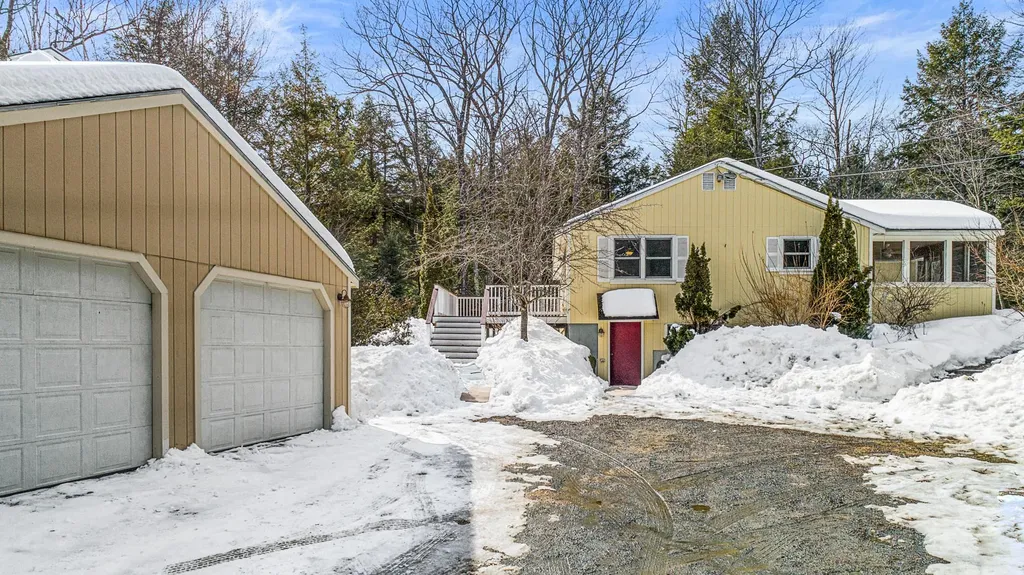 137 Pingree Road New London NH 03257