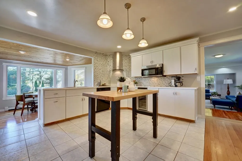 31 Old Locke Road North Hampton NH 03862