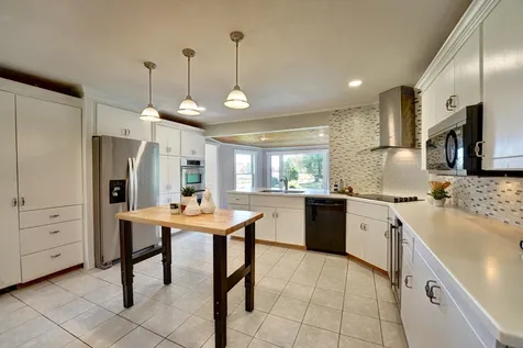 31 Old Locke Road North Hampton NH 03862