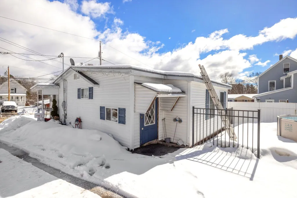 43 Vine Street Northfield NH 03276
