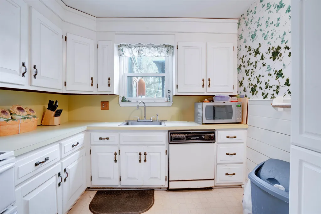 116 Railroad Avenue Epping NH 03042