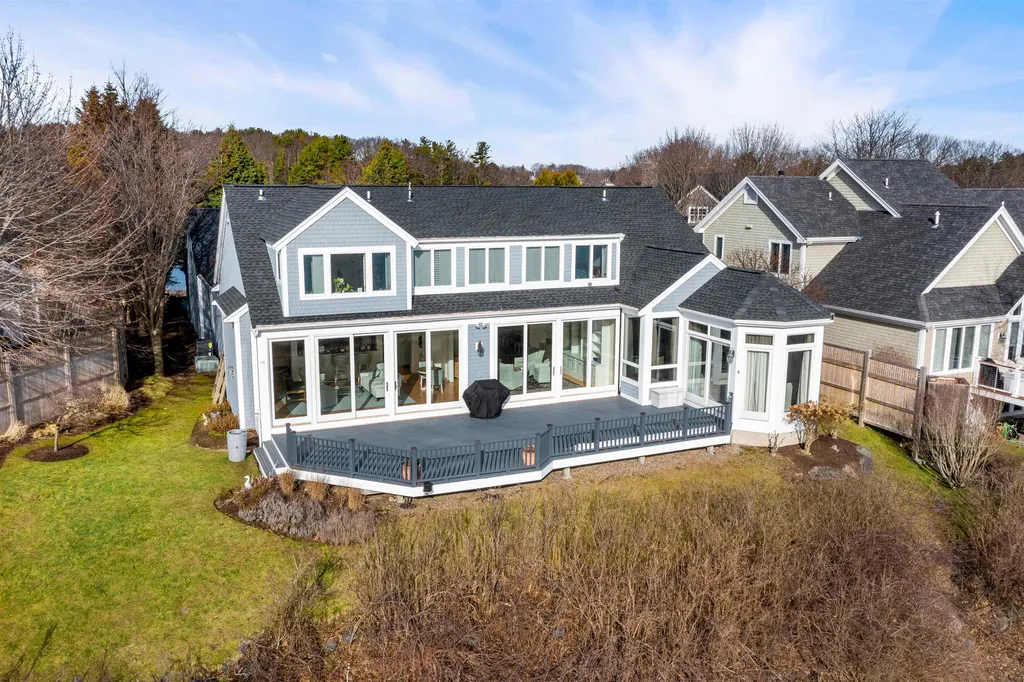 99 Campbells Lane New Castle NH 03854