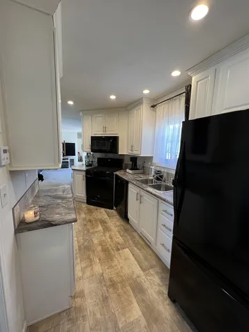 8 Barksdale Avenue Londonderry NH 03053