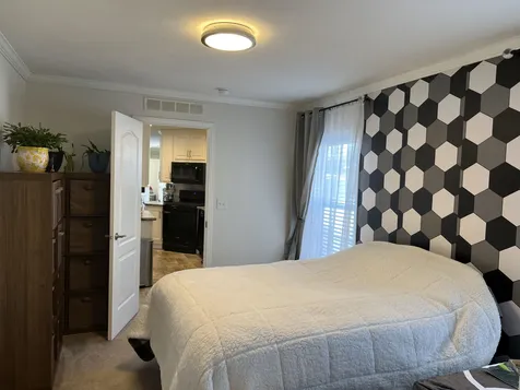 8 Barksdale Avenue Londonderry NH 03053