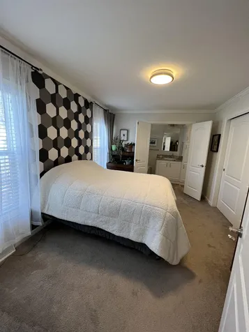 8 Barksdale Avenue Londonderry NH 03053