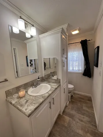 8 Barksdale Avenue Londonderry NH 03053