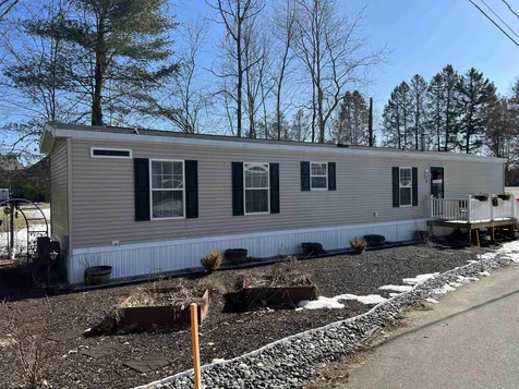 8 Barksdale Avenue Londonderry NH 03053