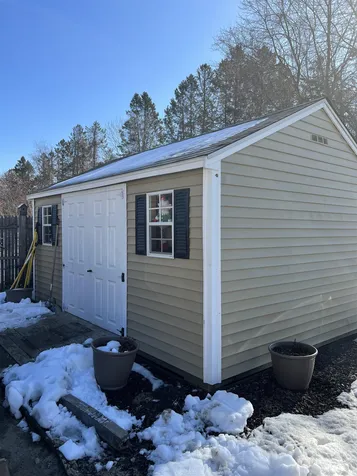 8 Barksdale Avenue Londonderry NH 03053