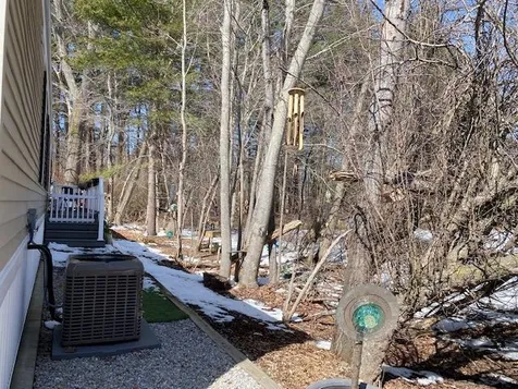 8 Barksdale Avenue Londonderry NH 03053