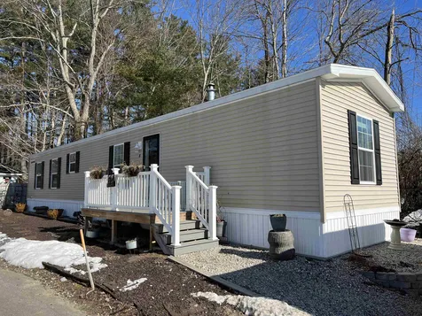 8 Barksdale Avenue Londonderry NH 03053