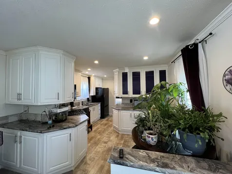 8 Barksdale Avenue Londonderry NH 03053