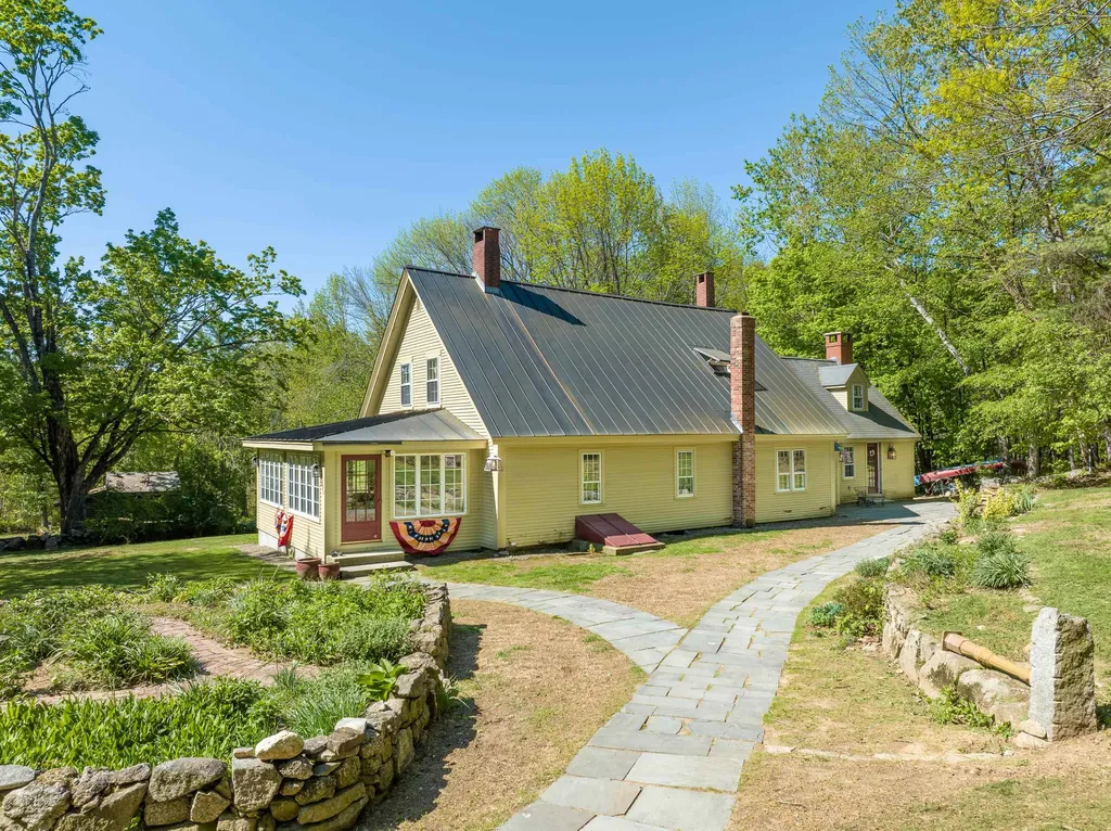 280 Coxboro Road Holderness NH 03245
