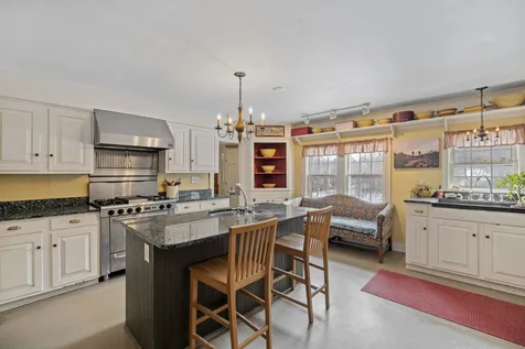 280 Coxboro Road Holderness NH 03245