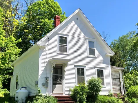 26 Pleasant Street Plymouth NH 03264
