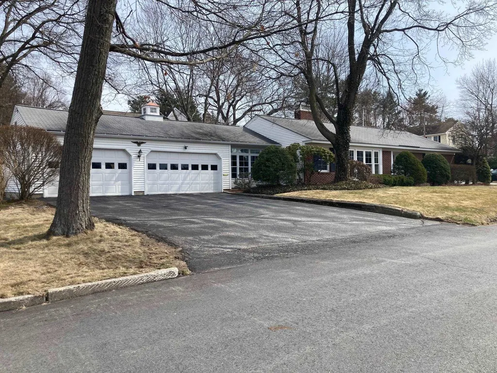 17 Hooker Street Nashua NH 03064