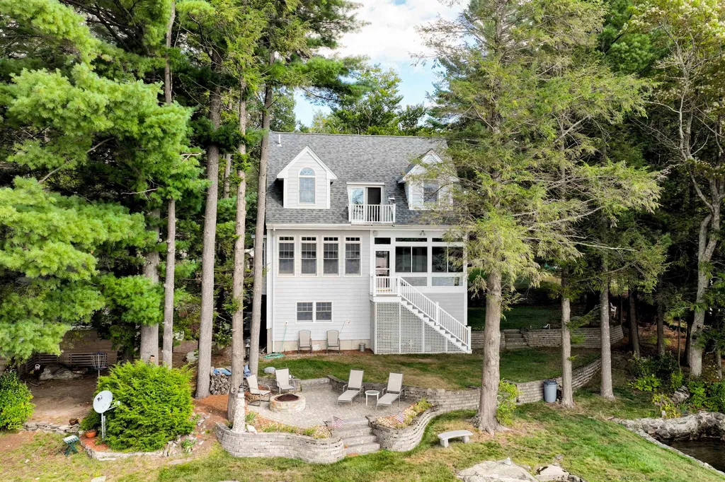 1 Rocky Point Lane Atkinson NH 03811