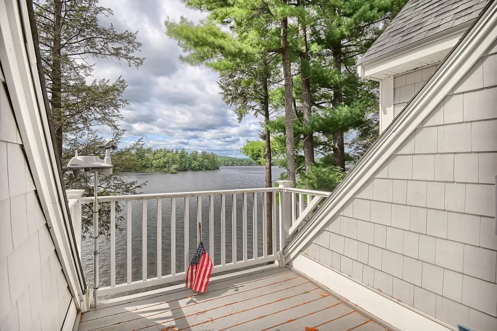 1 Rocky Point Lane Atkinson NH 03811