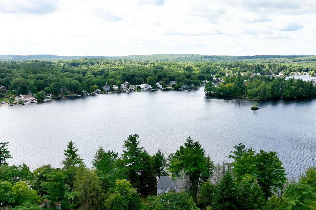 1 Rocky Point Lane Atkinson NH 03811