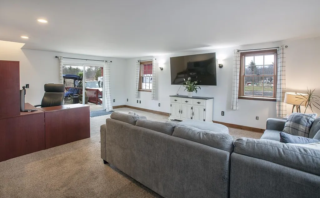 163 South Road Deerfield NH 03037