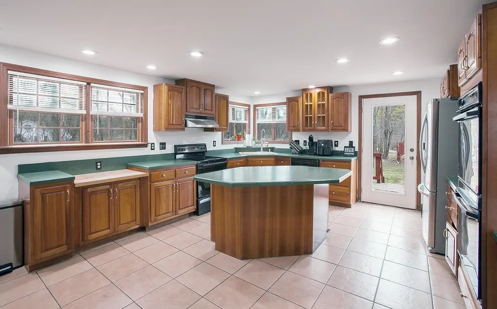 163 South Road Deerfield NH 03037