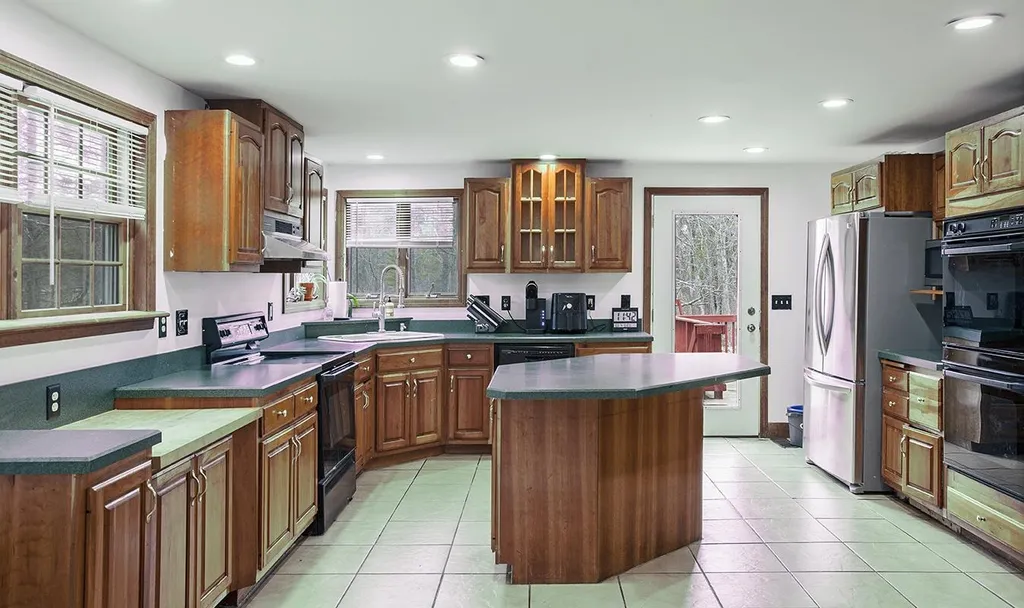 163 South Road Deerfield NH 03037