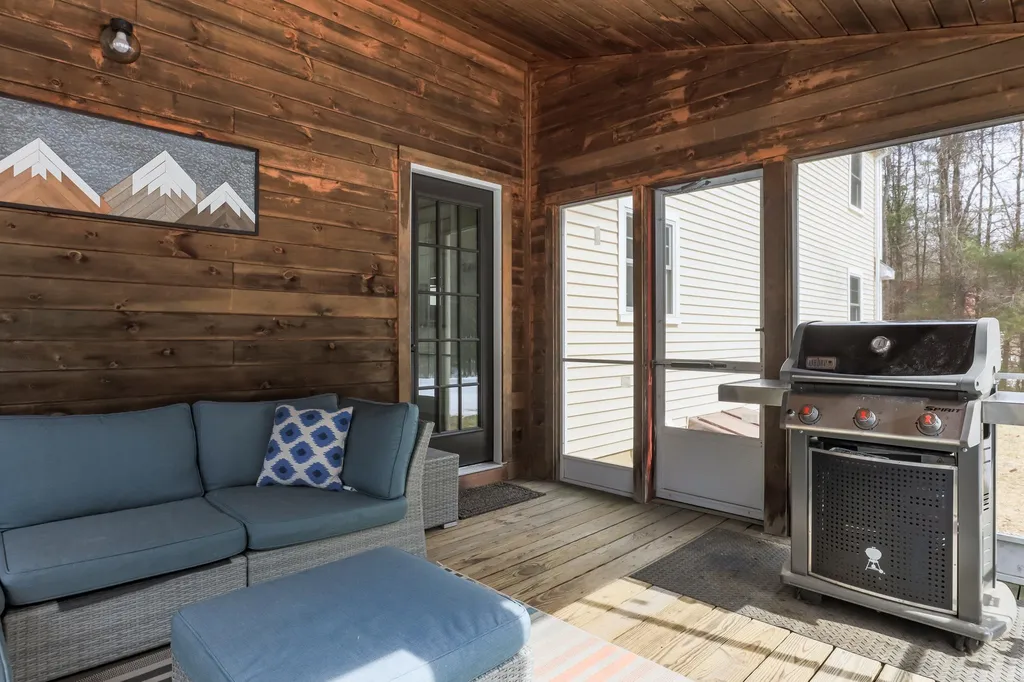 2 Edgewood Drive Bow NH 03304