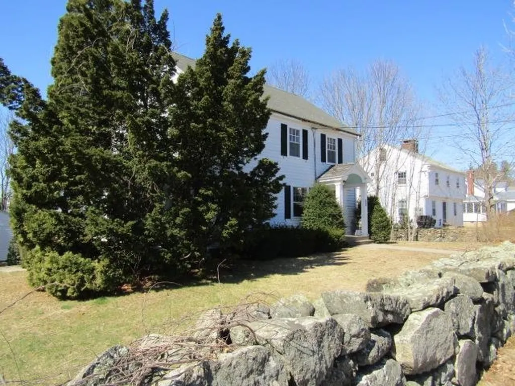 864 Woodbury Avenue Portsmouth NH 03801